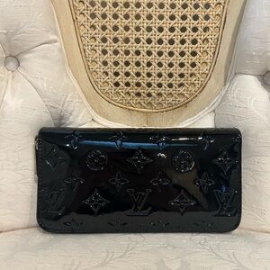 Louis Vuitton Shiny Black Monogram Clutch
